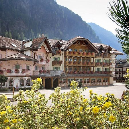Hotel Soreghes Gran Chalet كامبيتيلو دي فاسا المظهر الخارجي الصورة