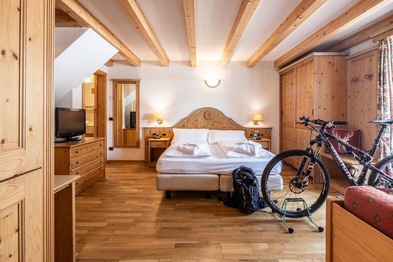 Hotel Soreghes Gran Chalet كامبيتيلو دي فاسا المظهر الخارجي الصورة