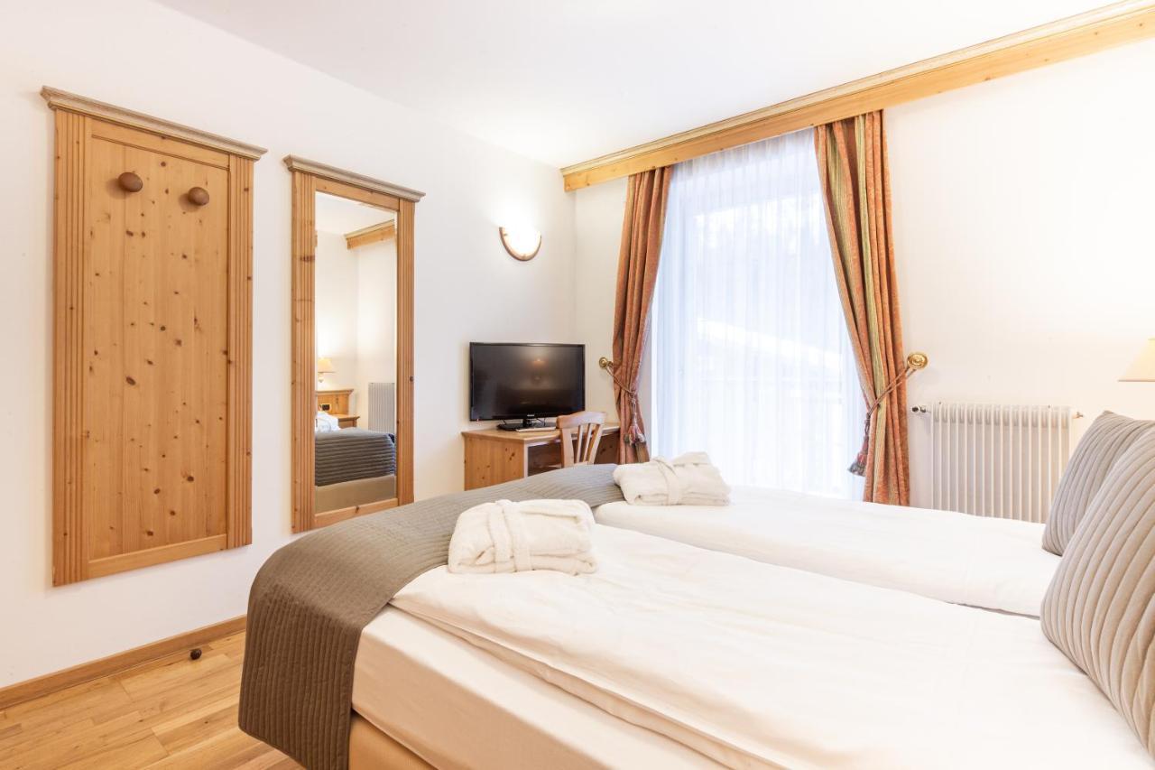 Hotel Soreghes Gran Chalet كامبيتيلو دي فاسا المظهر الخارجي الصورة