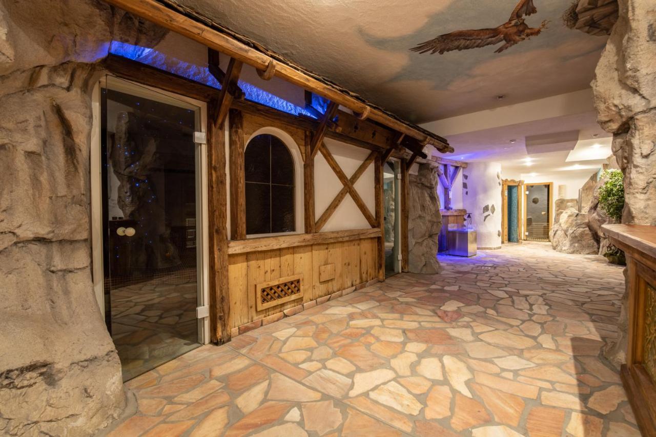 Hotel Soreghes Gran Chalet كامبيتيلو دي فاسا المظهر الخارجي الصورة