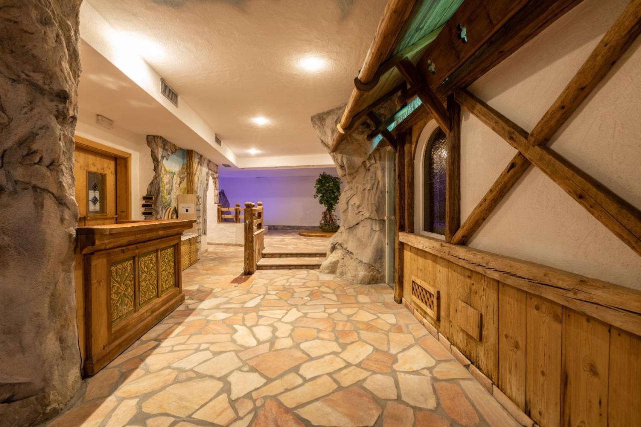 Hotel Soreghes Gran Chalet كامبيتيلو دي فاسا المظهر الخارجي الصورة