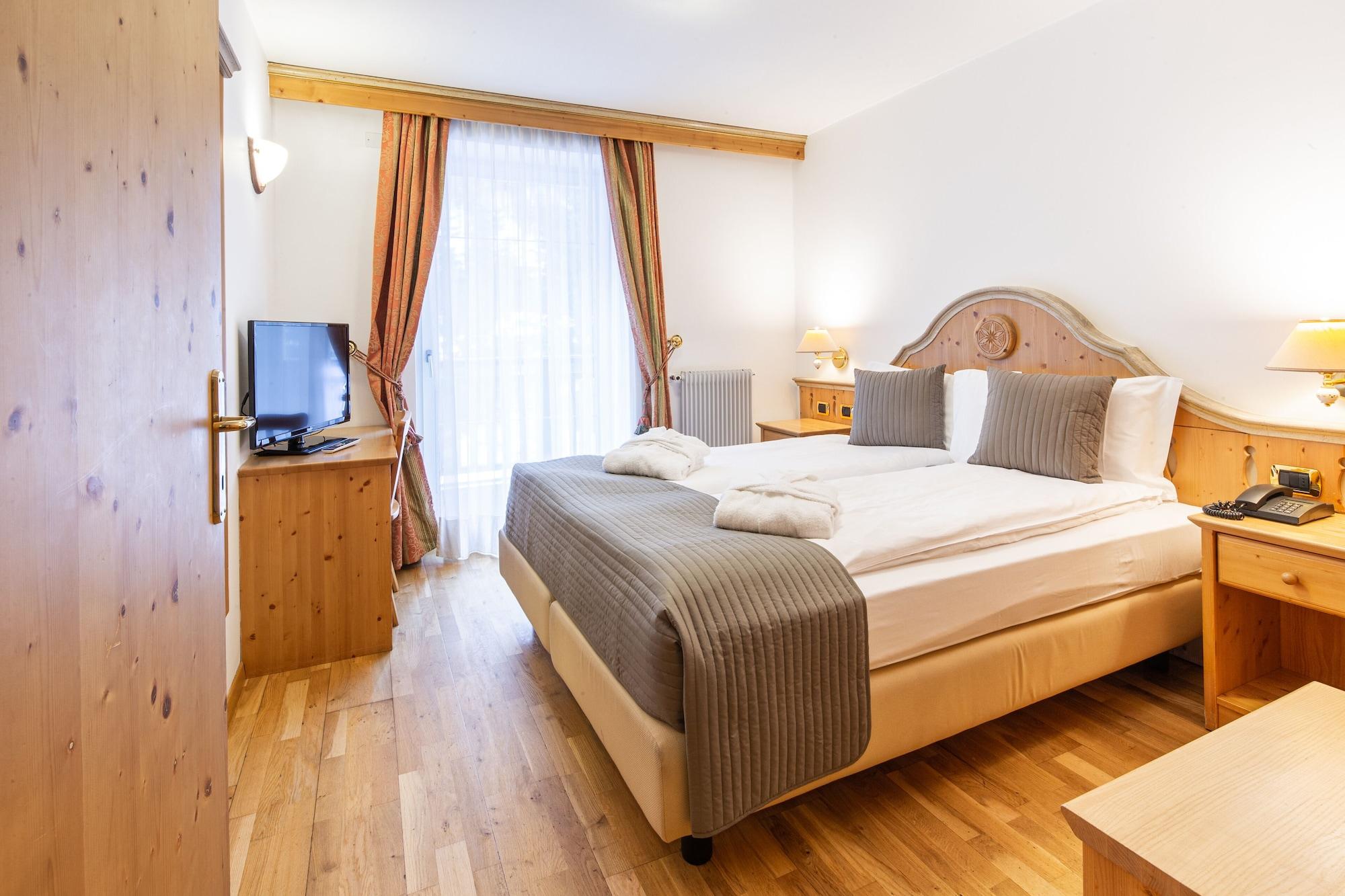 Hotel Soreghes Gran Chalet كامبيتيلو دي فاسا المظهر الخارجي الصورة