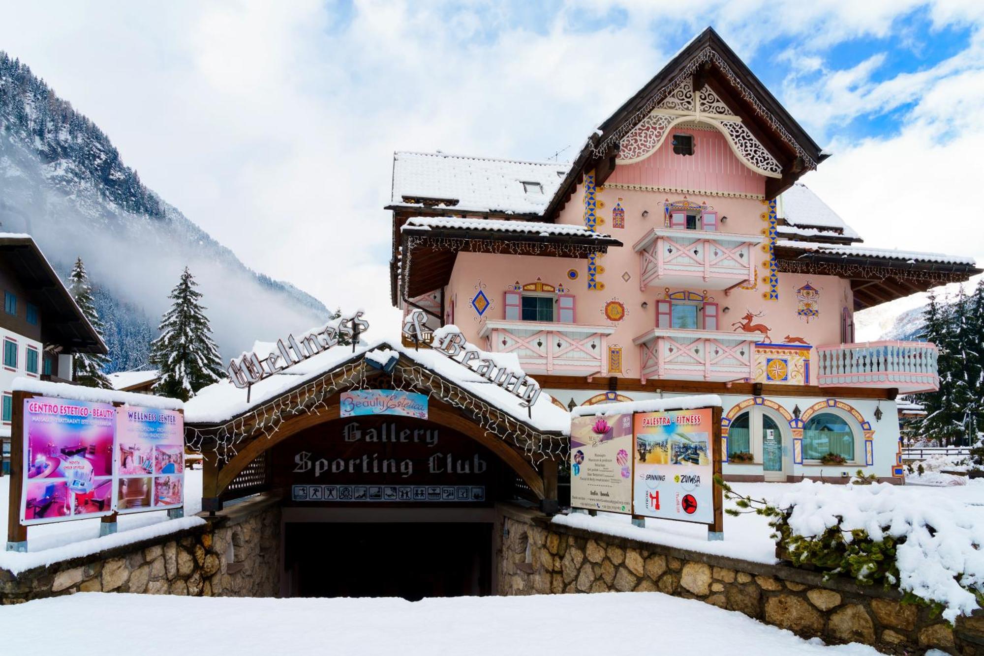 Hotel Soreghes Gran Chalet كامبيتيلو دي فاسا المظهر الخارجي الصورة