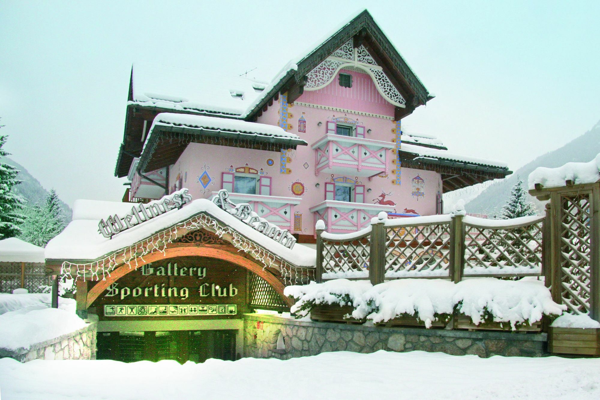 Hotel Soreghes Gran Chalet كامبيتيلو دي فاسا المظهر الخارجي الصورة